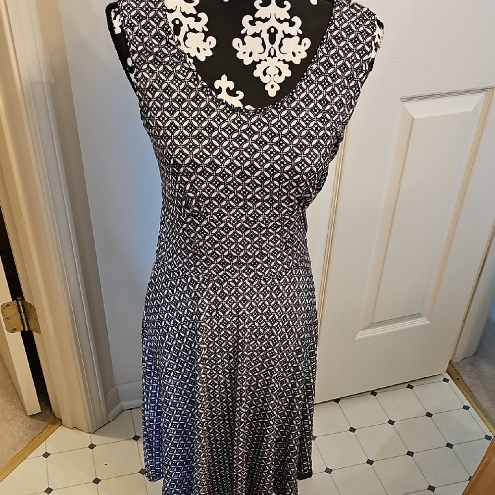 Elegant Black and White Patterned Dress